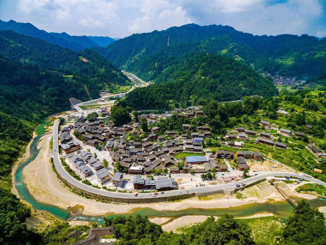 贵州暖阳下的友情与家的温馨日常